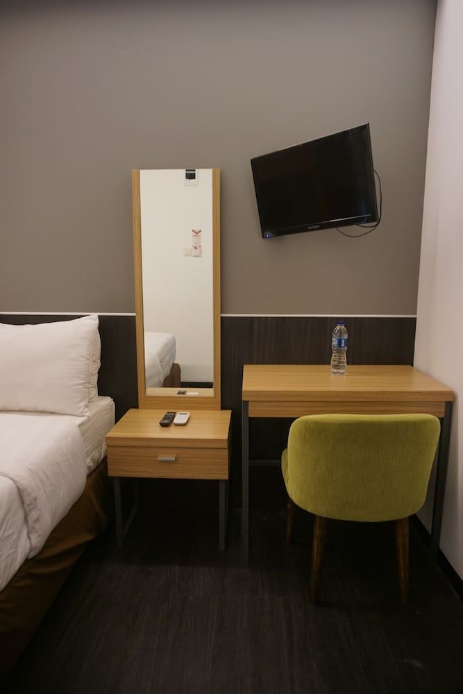 Pantes Hotel Simpang lima Semarang Deluxe Double Room, 1 King Bed, City View 14