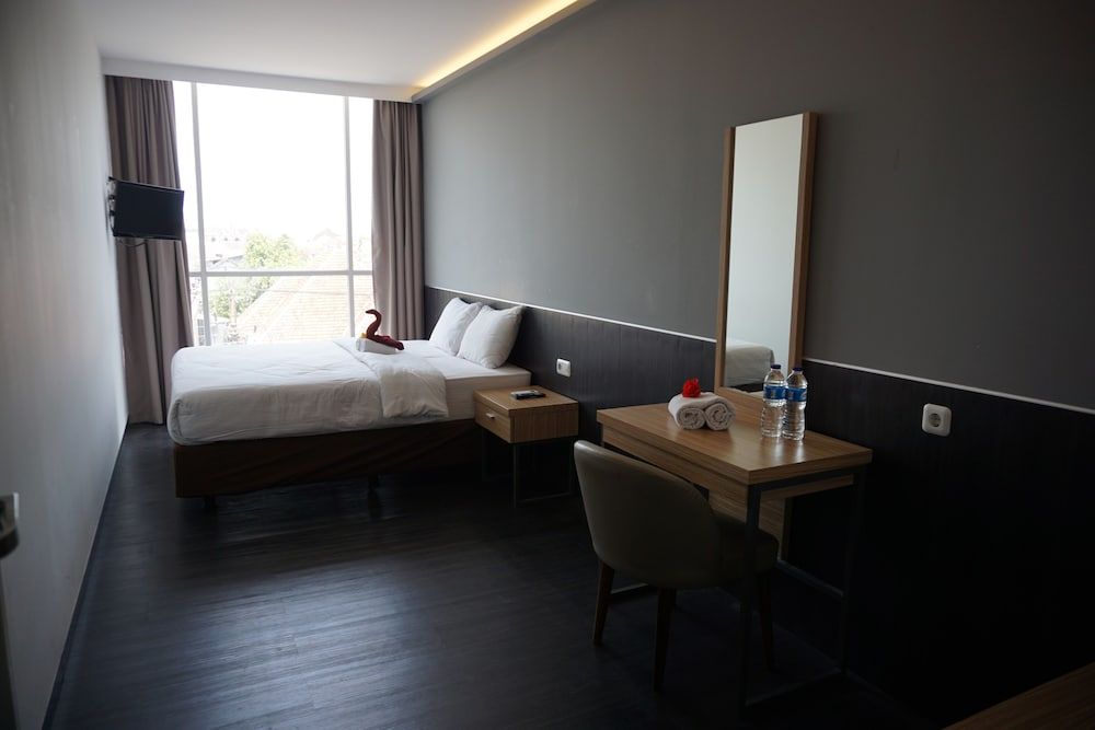 Pantes Hotel Simpang lima Semarang Deluxe Double Room, 1 King Bed, City View 9