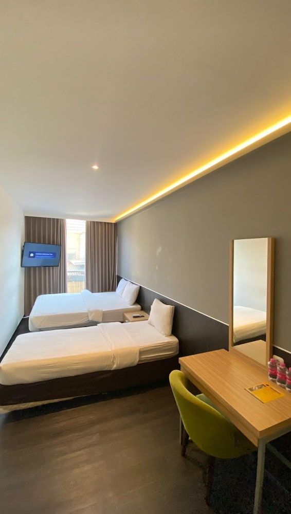Pantes Hotel Simpang lima Semarang Deluxe Triple Room