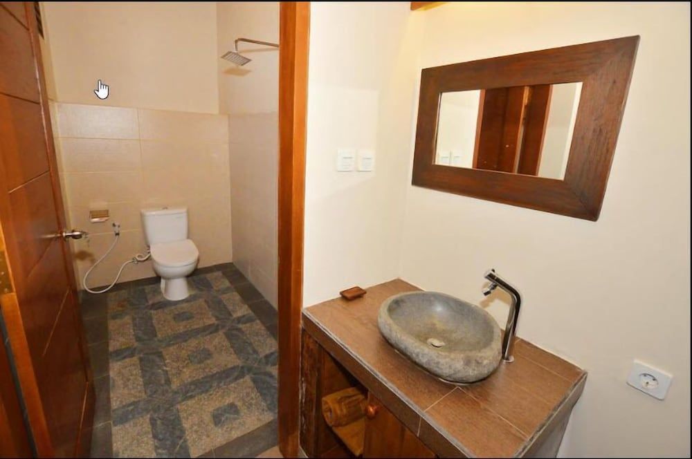 Nuaja Balinese Guest House Deluxe Room 4