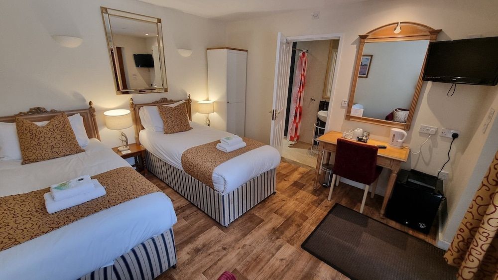 Double or Twin Room, Ensuite (Room 2/4)