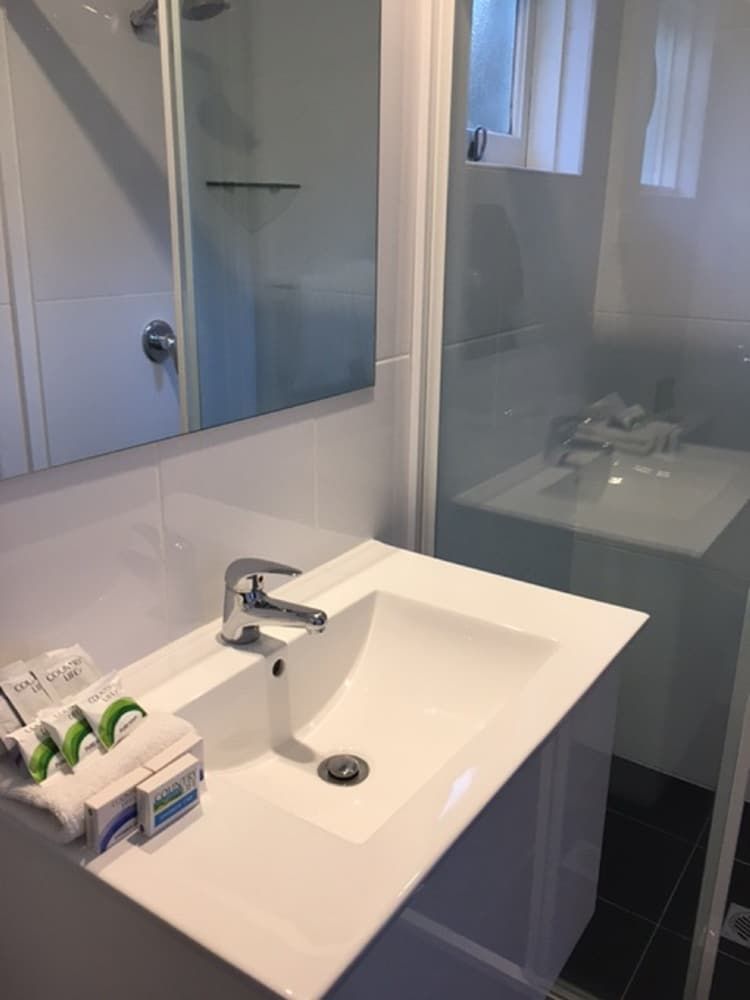 Cronulla Motor Inn Twin Room 3