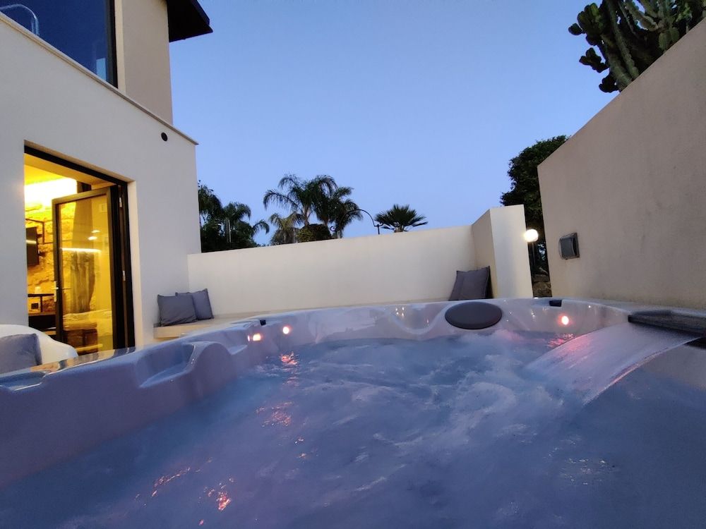 Private Spa Tub