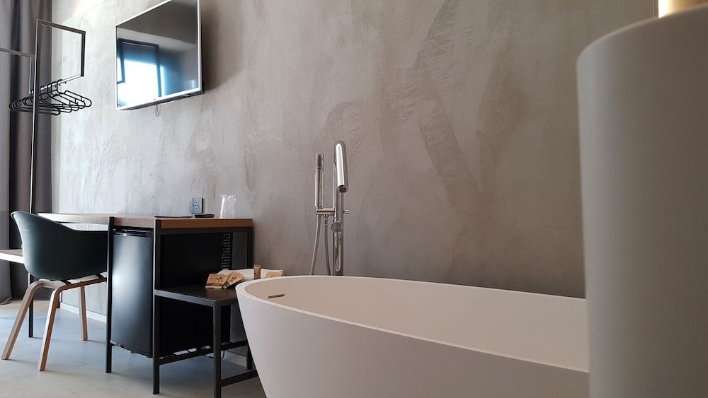 B&B Lekythos Design Suite 5