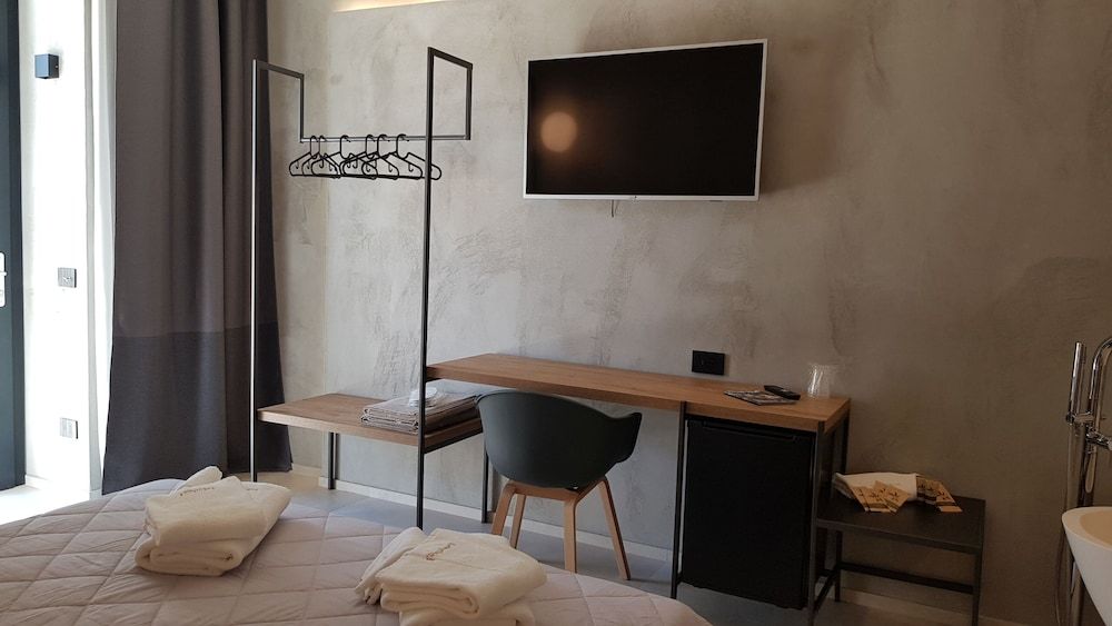 B&B Lekythos Design Suite 15