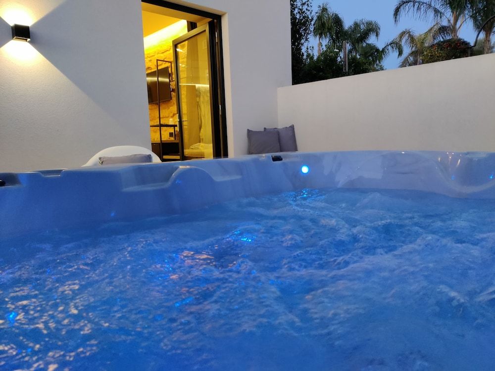 Private Spa Tub