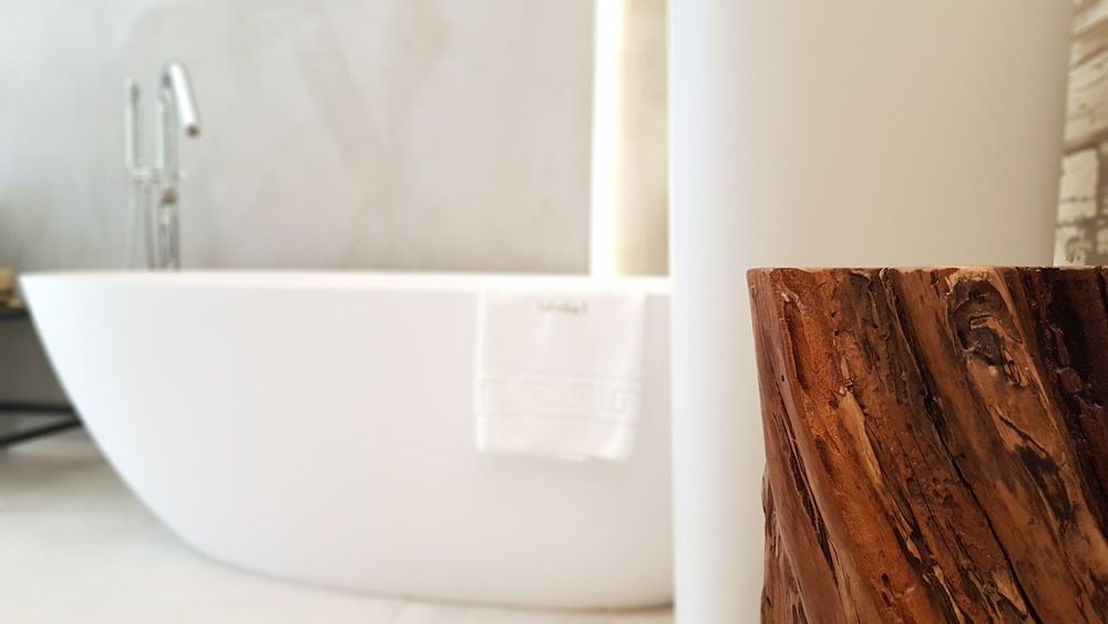 B&B Lekythos Design Suite 7