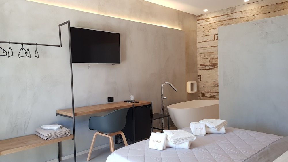 B&B Lekythos Design Suite 12