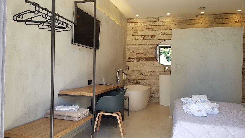 B&B Lekythos Design Suite 14