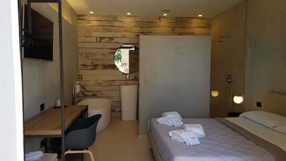 B&B Lekythos Design Suite 13