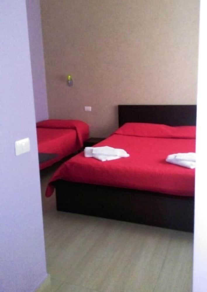 Olympus B&B Basic Double Room, 1 Large Twin Bed 2