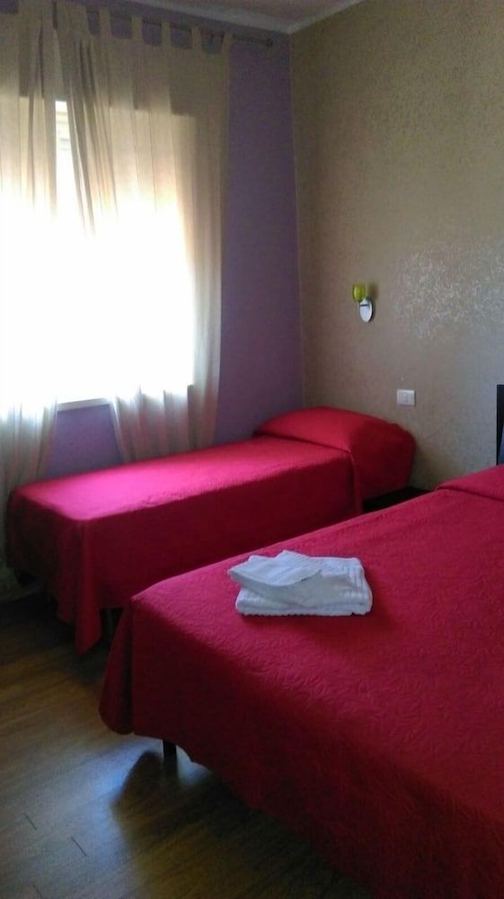 Olympus B&B Basic Double Room, 1 Large Twin Bed 3