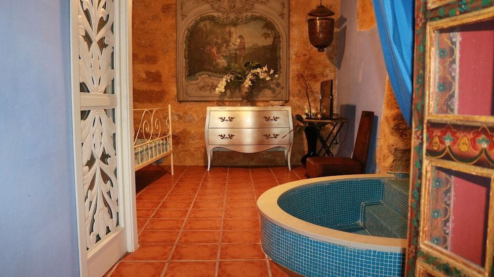 Luxury Suite, Multiple Beds, Jetted Tub