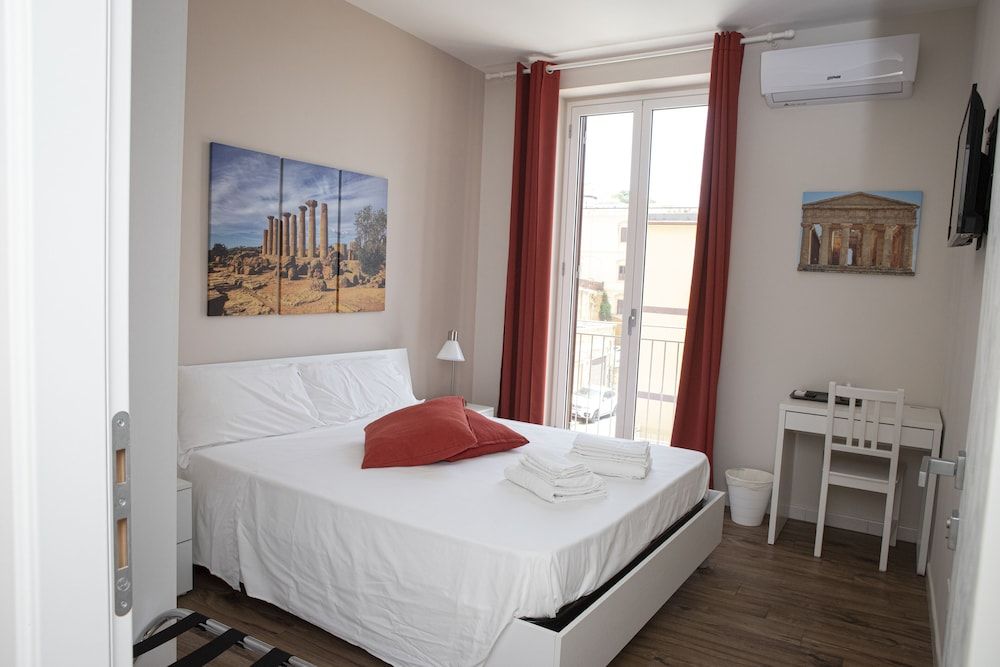 Esseneto Rooms Deluxe Triple Room, 1 Bedroom, Balcony, Sea View 2