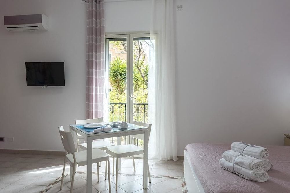 Standard Apartment, 1 Queen Bed with Sofa bed, Courtyard View
