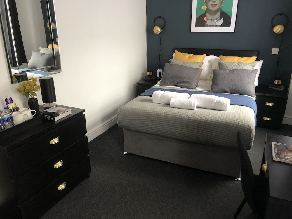 Standard Double Room, Ensuite (Smaller Double)