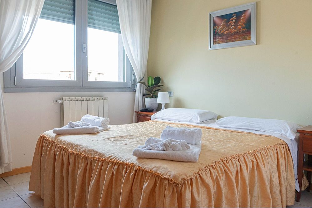 Room in Apartment - Two-room Apartment Room, 1 Bedroom, Accessible, Smoking 6