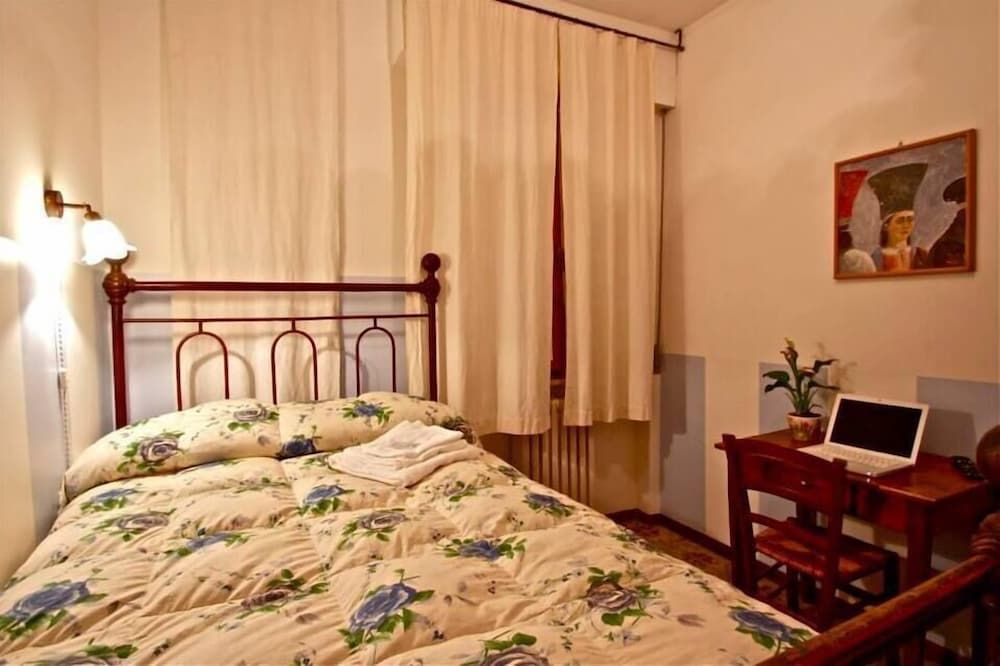 Single Room, Shared Bathroom