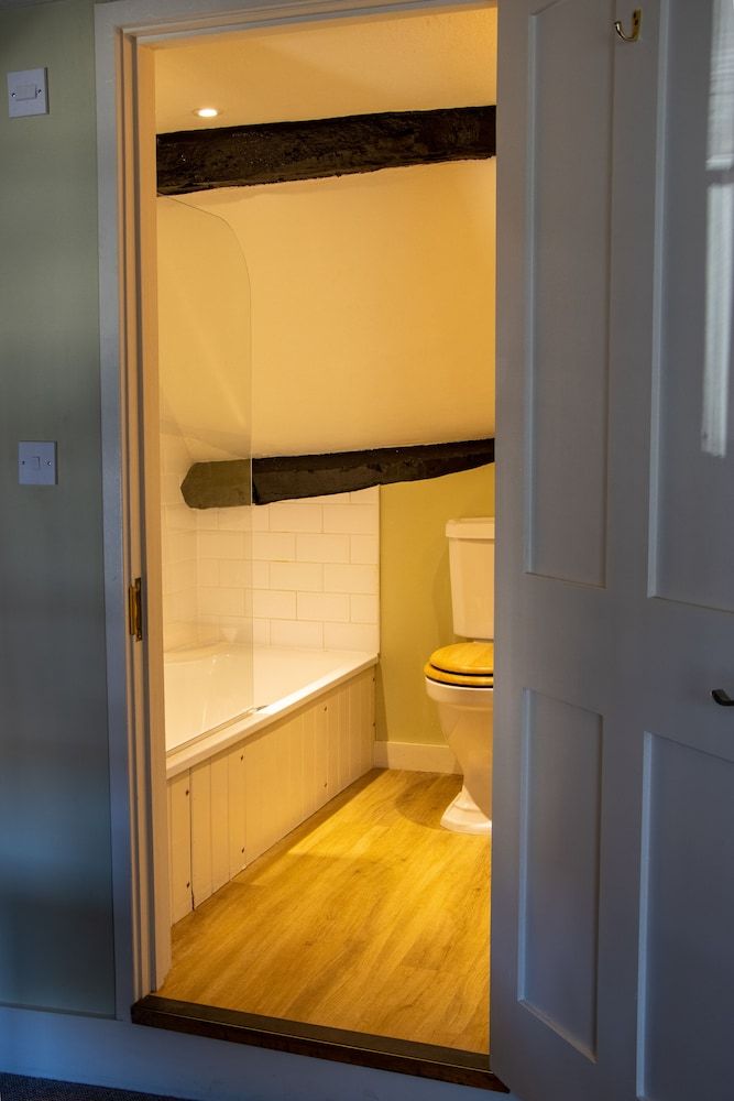 The Green Dragon Superior Double Room 5