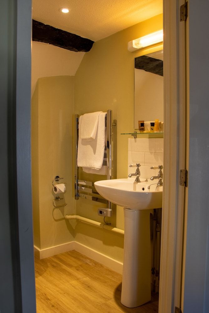 The Green Dragon Superior Double Room 4