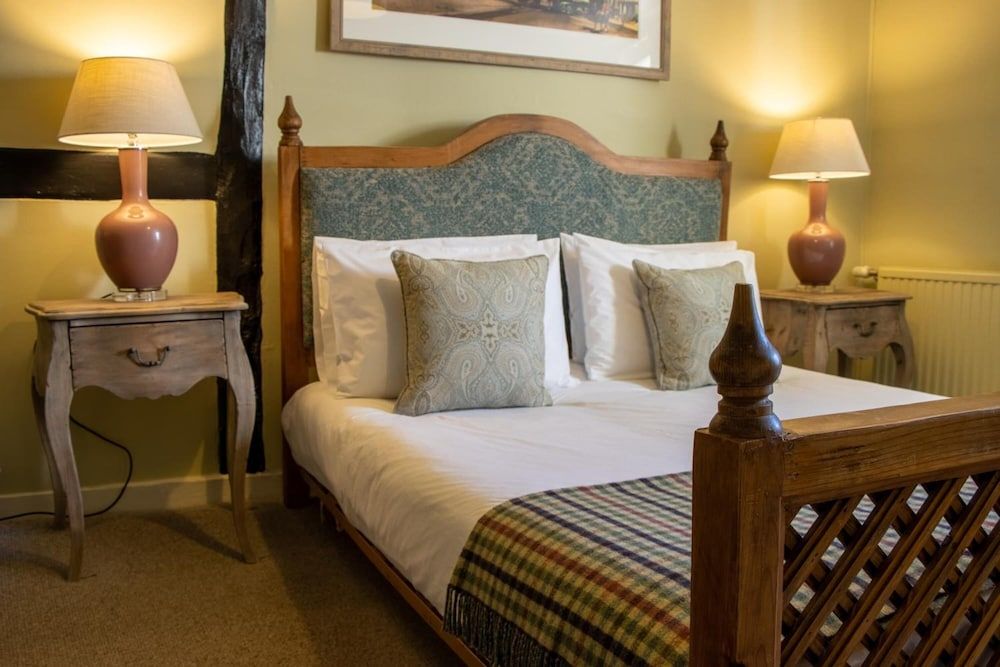 The Green Dragon Deluxe Double Room 4