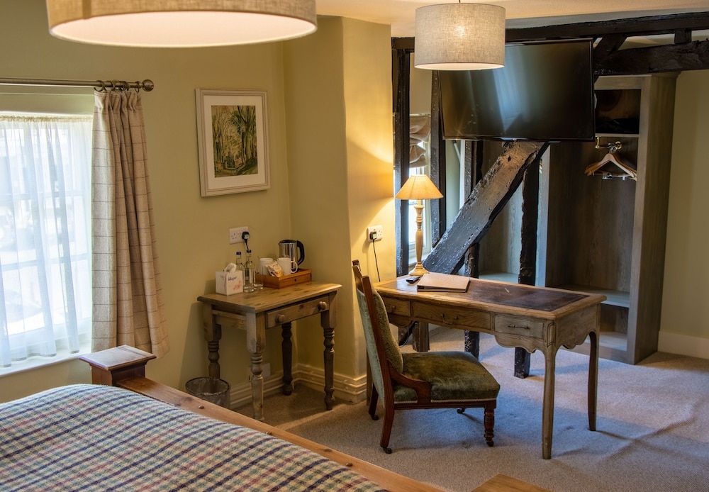 The Green Dragon Superior Double Room 6