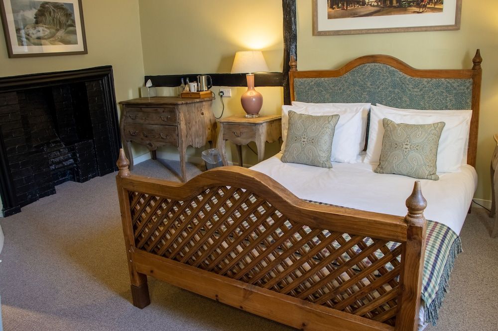 The Green Dragon Deluxe Double Room 3