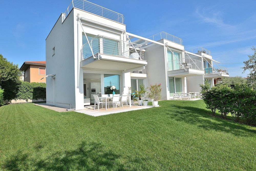 undefined The White Apartment With Pool 2