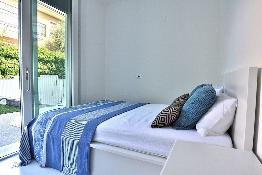 undefined The White Apartment With Pool 8