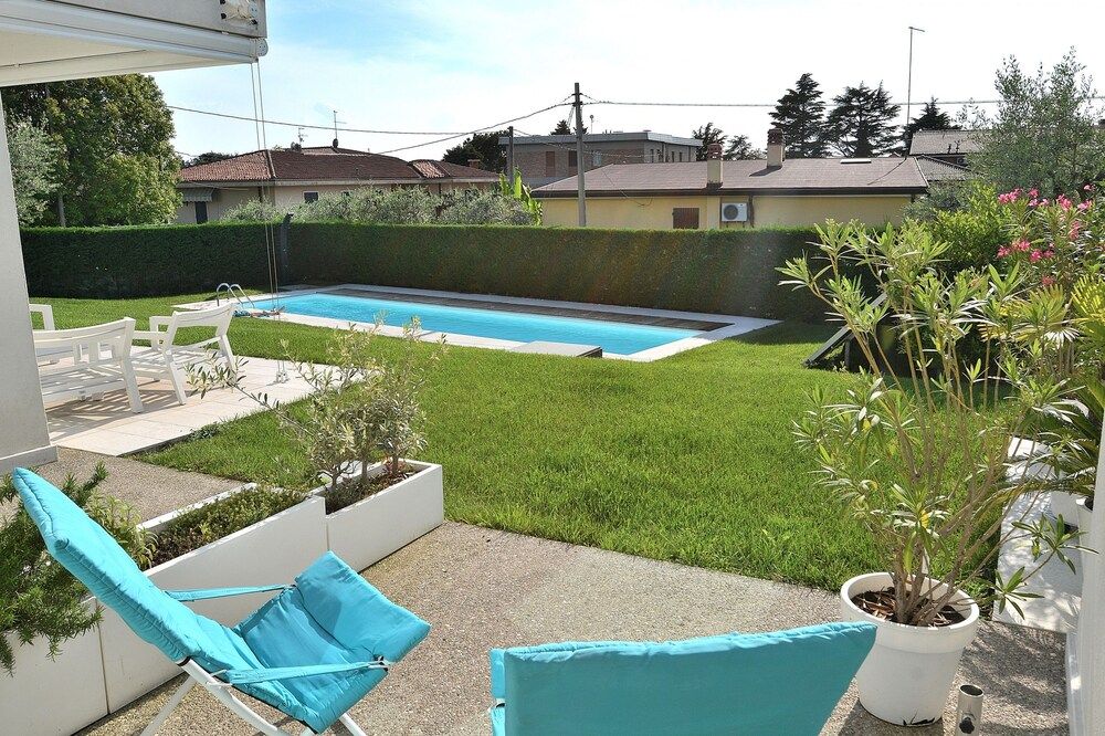 undefined The White Apartment With Pool 5