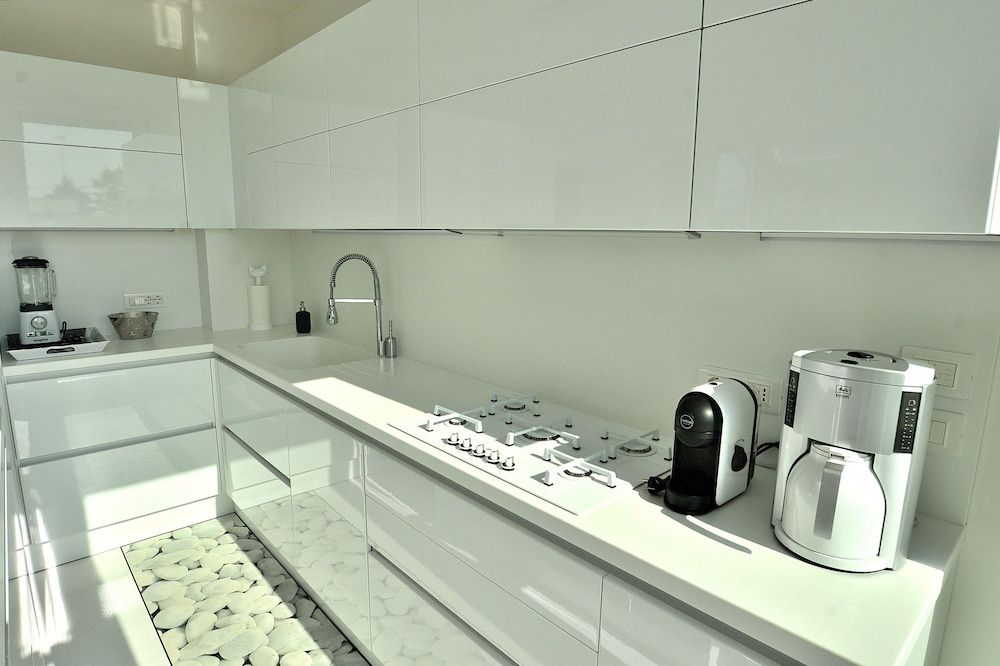 The White Apartment With Pool Apartment, 3 Bedrooms, Pool View 8