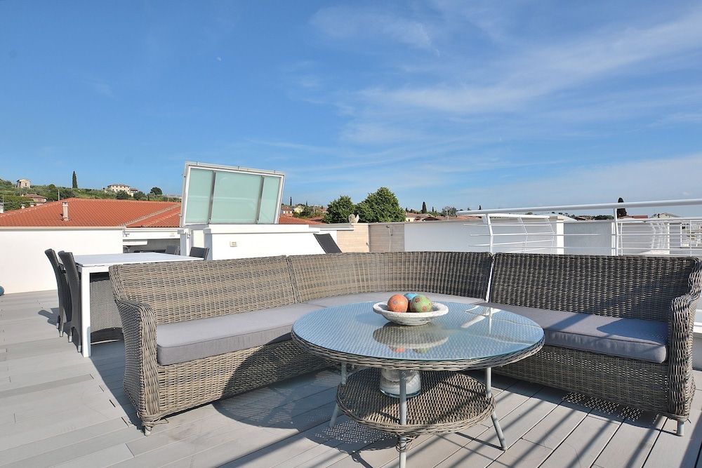 The White Apartment With Pool Apartment, 3 Bedrooms, Pool View 13