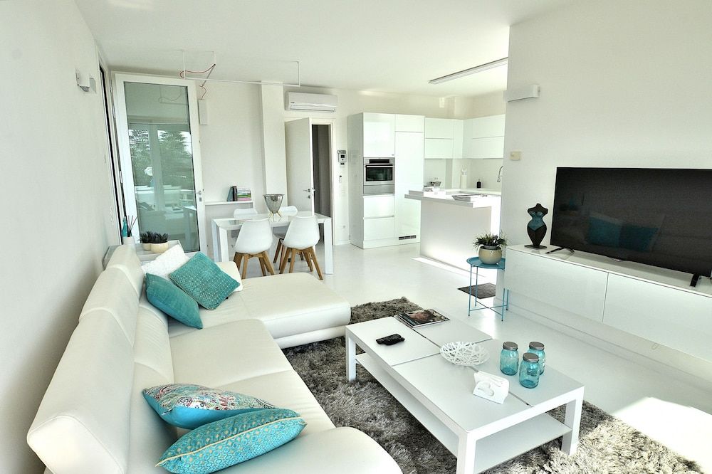 The White Apartment With Pool Apartment, 3 Bedrooms, Pool View 11