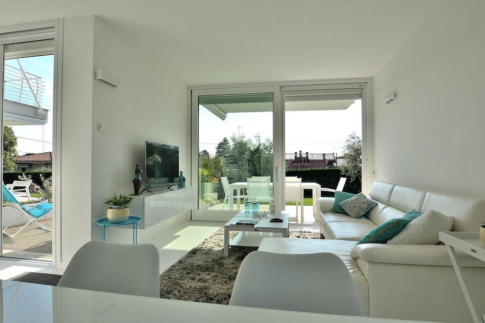 undefined The White Apartment With Pool