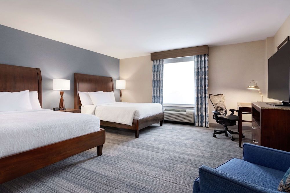 Room, 2 Queen Beds (Mobility & Hearing, Roll-in Shower)
