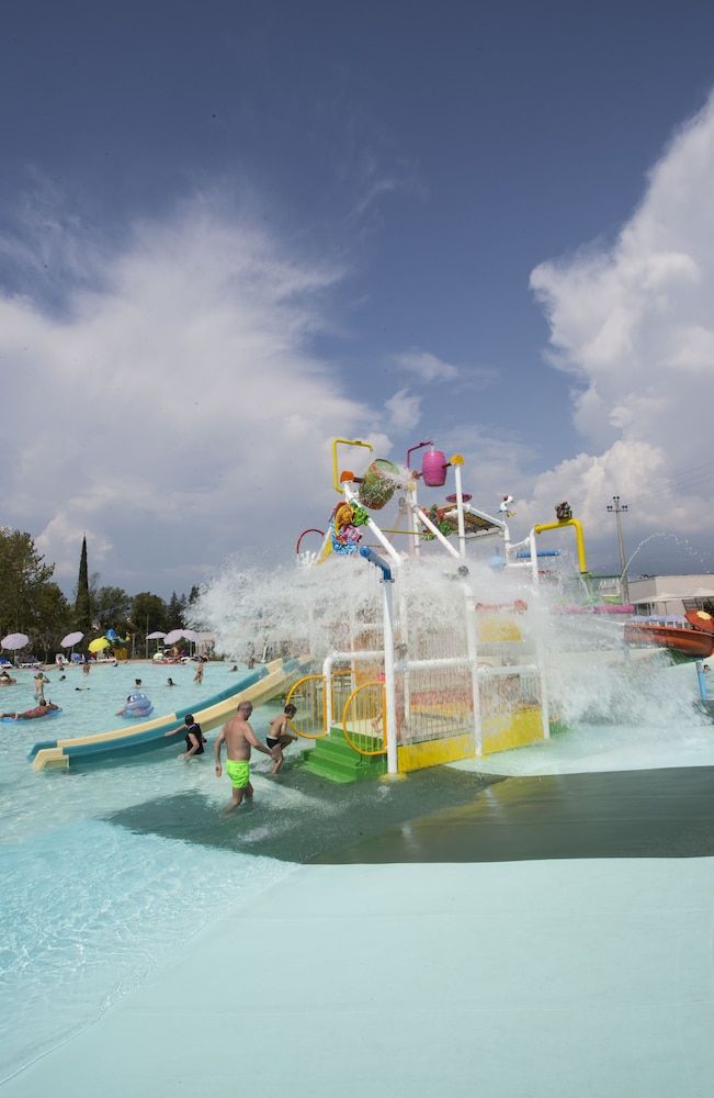 undefined Sisan Family Resort 9