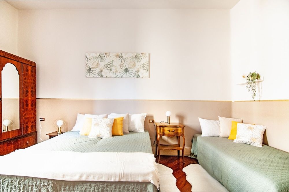 City Triple Room