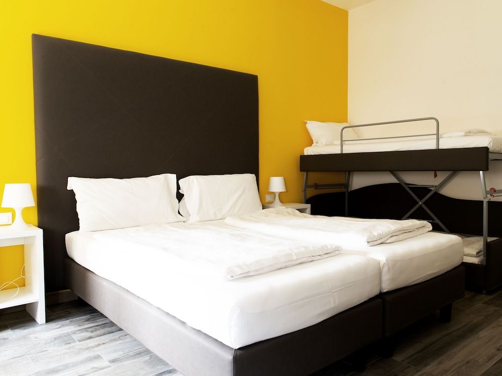 undefined Ariston Apartment 4