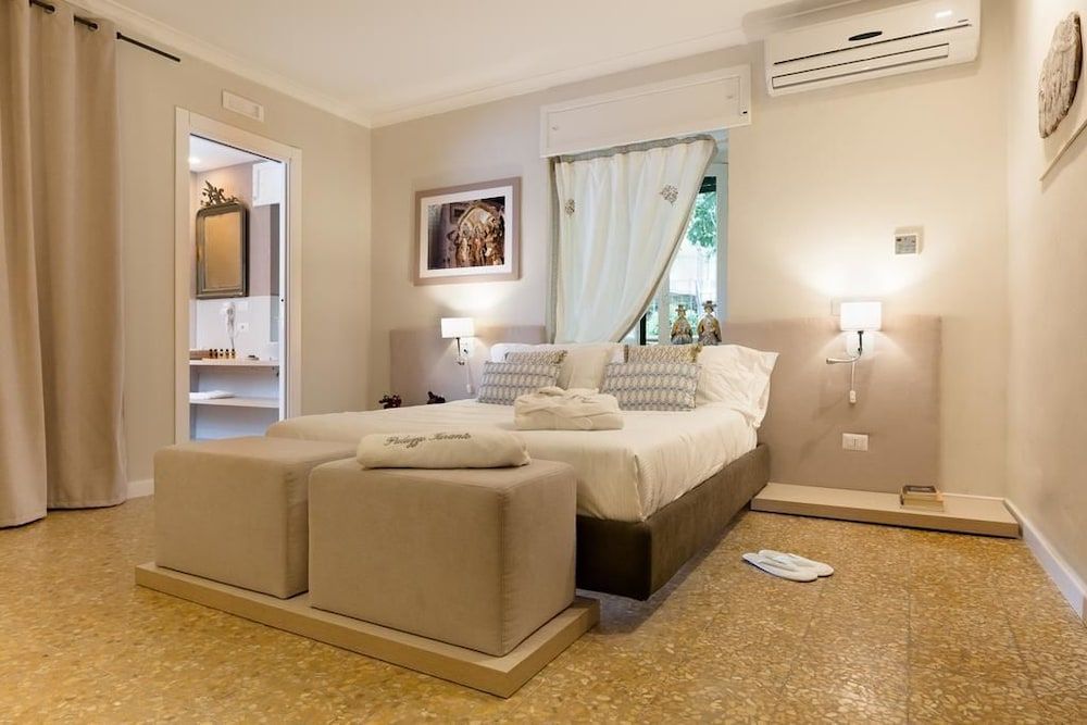 Deluxe Double Room (Golden)