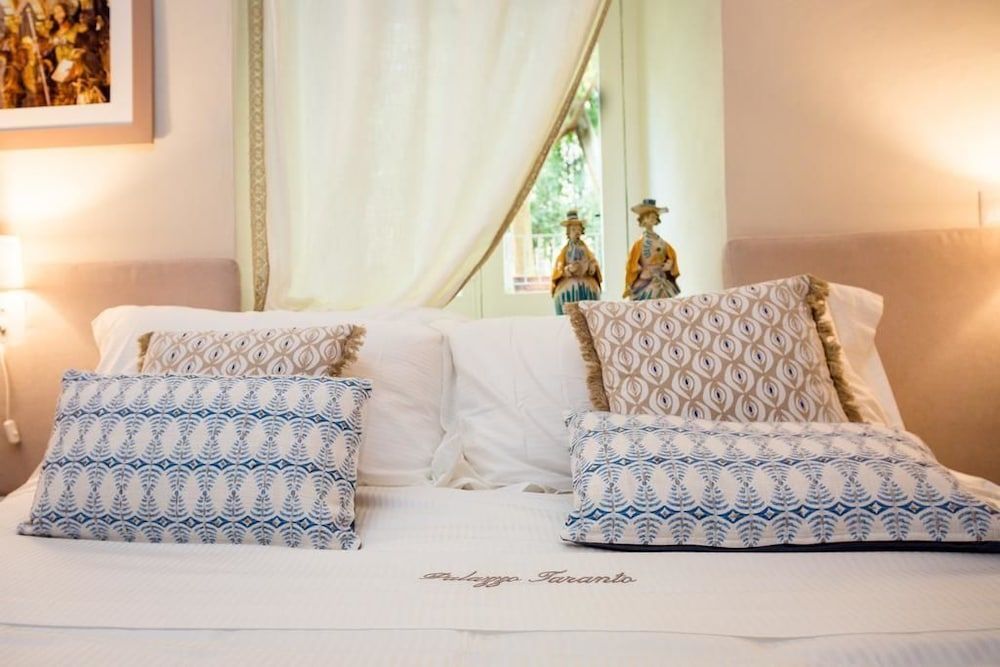 Deluxe Double Room (Golden)