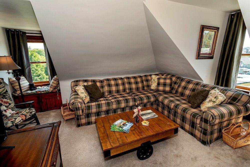 South Broadway Manor Grand Apartment 10