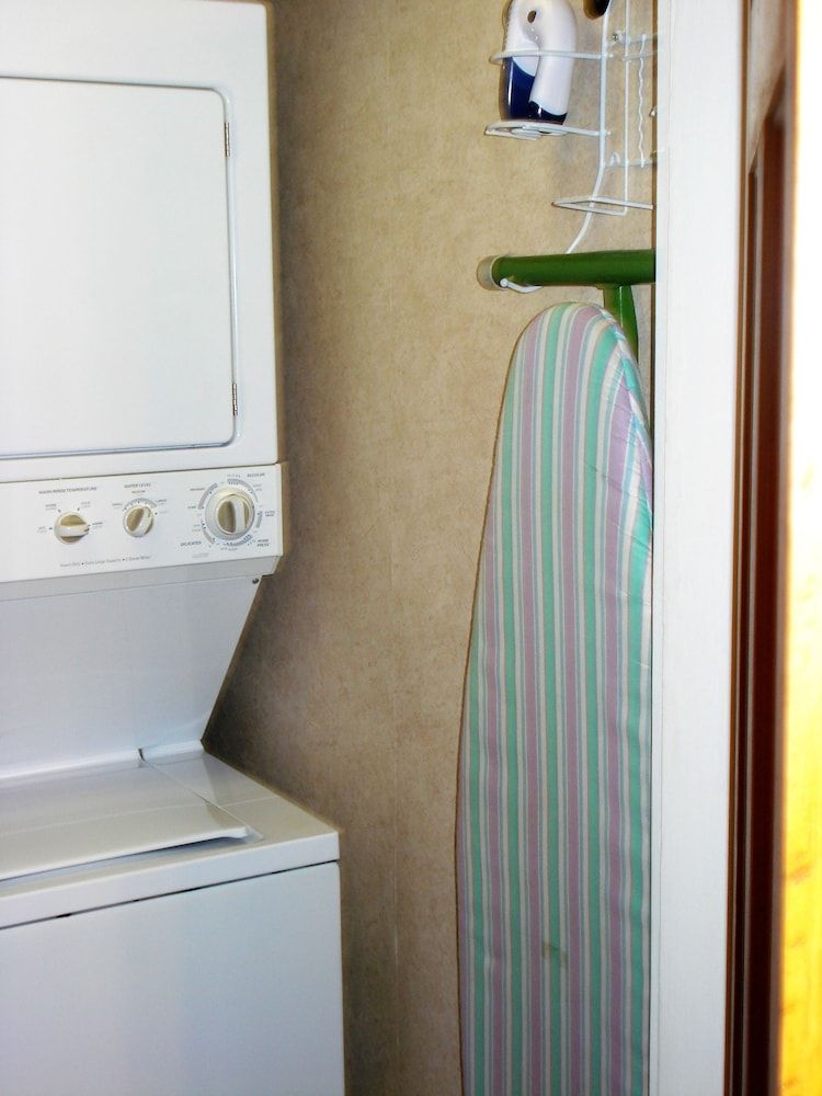 South Broadway Manor Comfort House, “Anniversary Suite” 6