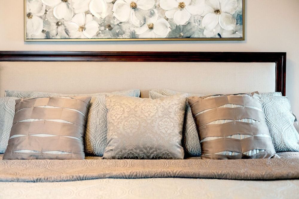 South Broadway Manor Grand Apartment 7