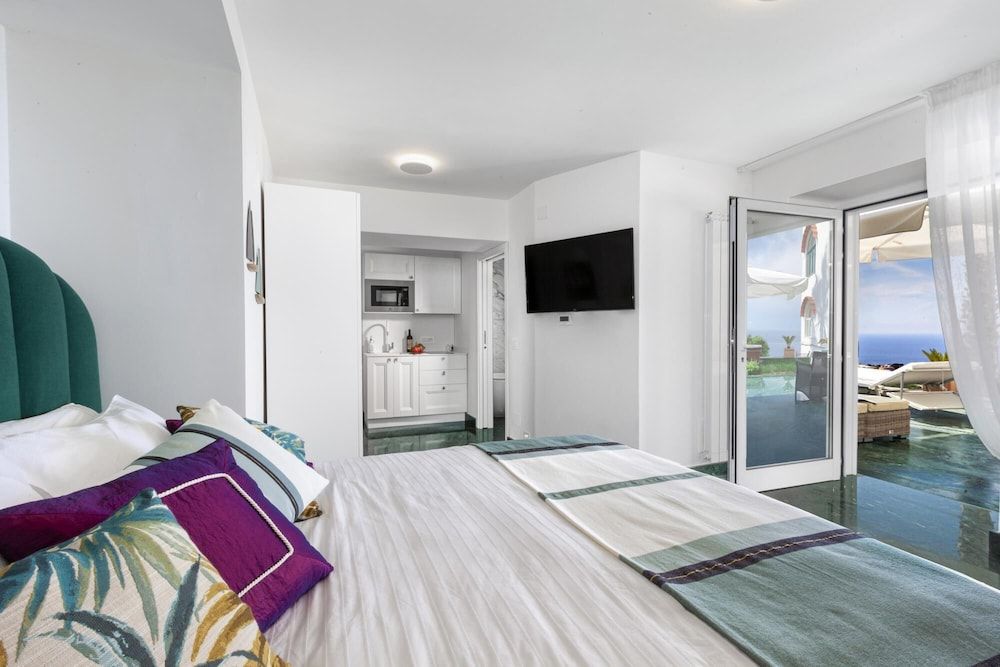undefined JJ Capri in Capri With 2 Bedrooms and 2 Bathrooms 4