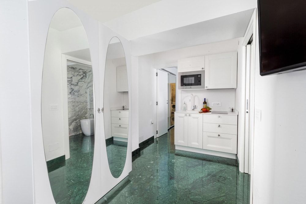 undefined JJ Capri in Capri With 2 Bedrooms and 2 Bathrooms 3