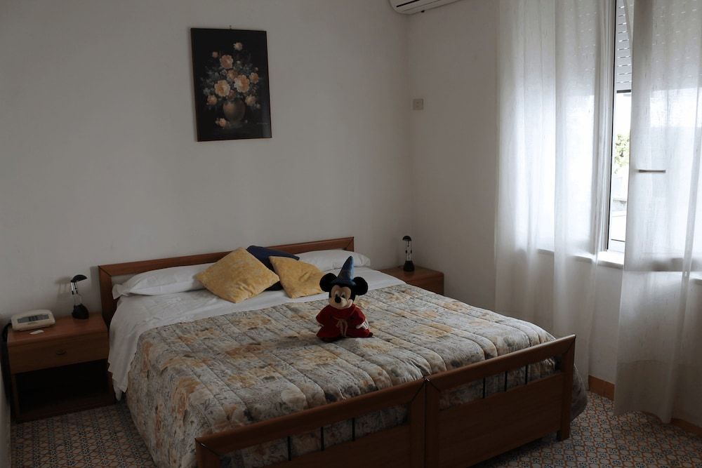 undefined Esperia 9