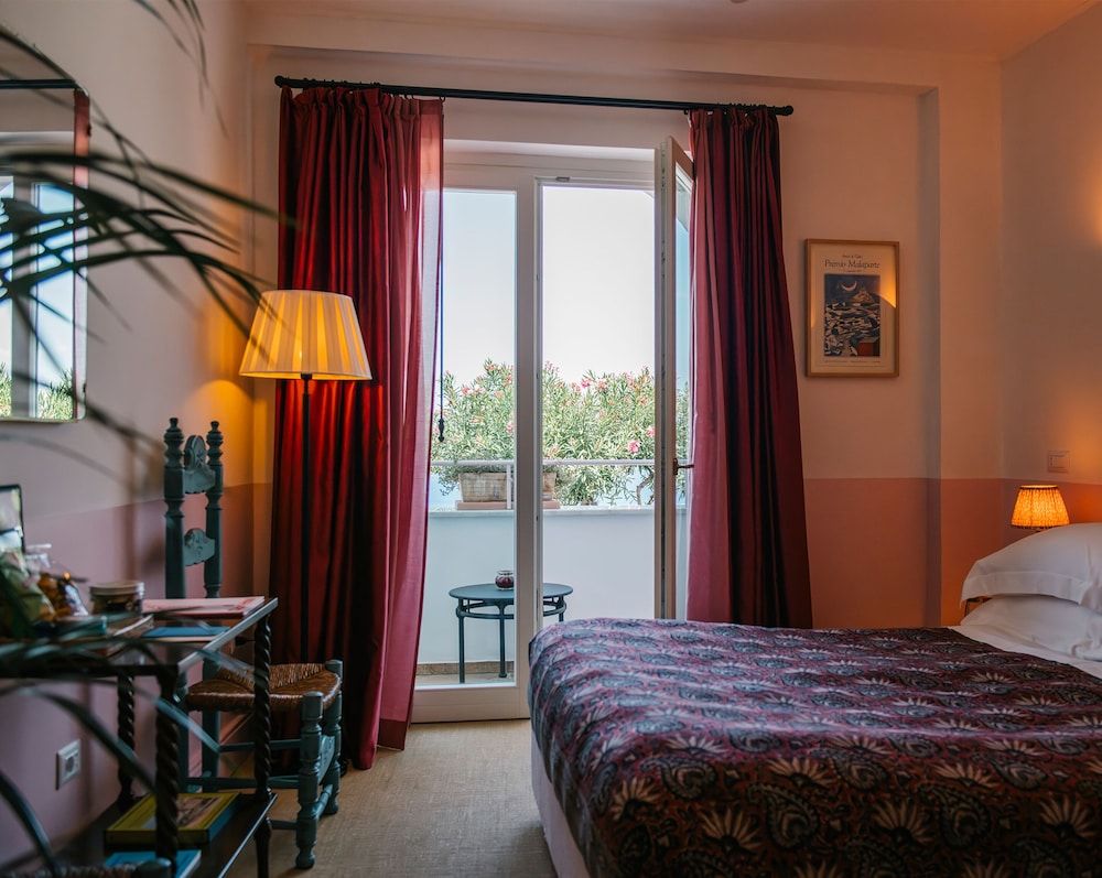 undefined Il Capri Hotel 4