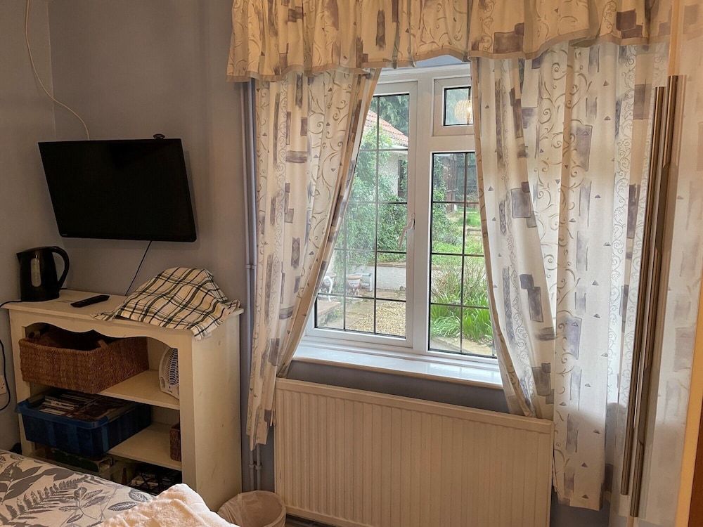 Wayside B&B Traditional Double Room, Accessible, Ensuite 2