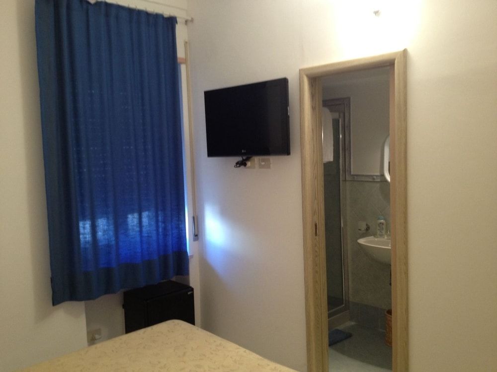 Guest House La Piazzetta Standard Double Room 12