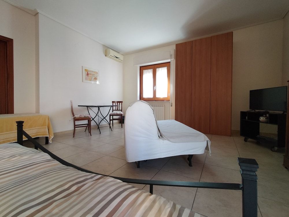 B&B Vanvitelli Family Room, Private Bathroom (External) 3